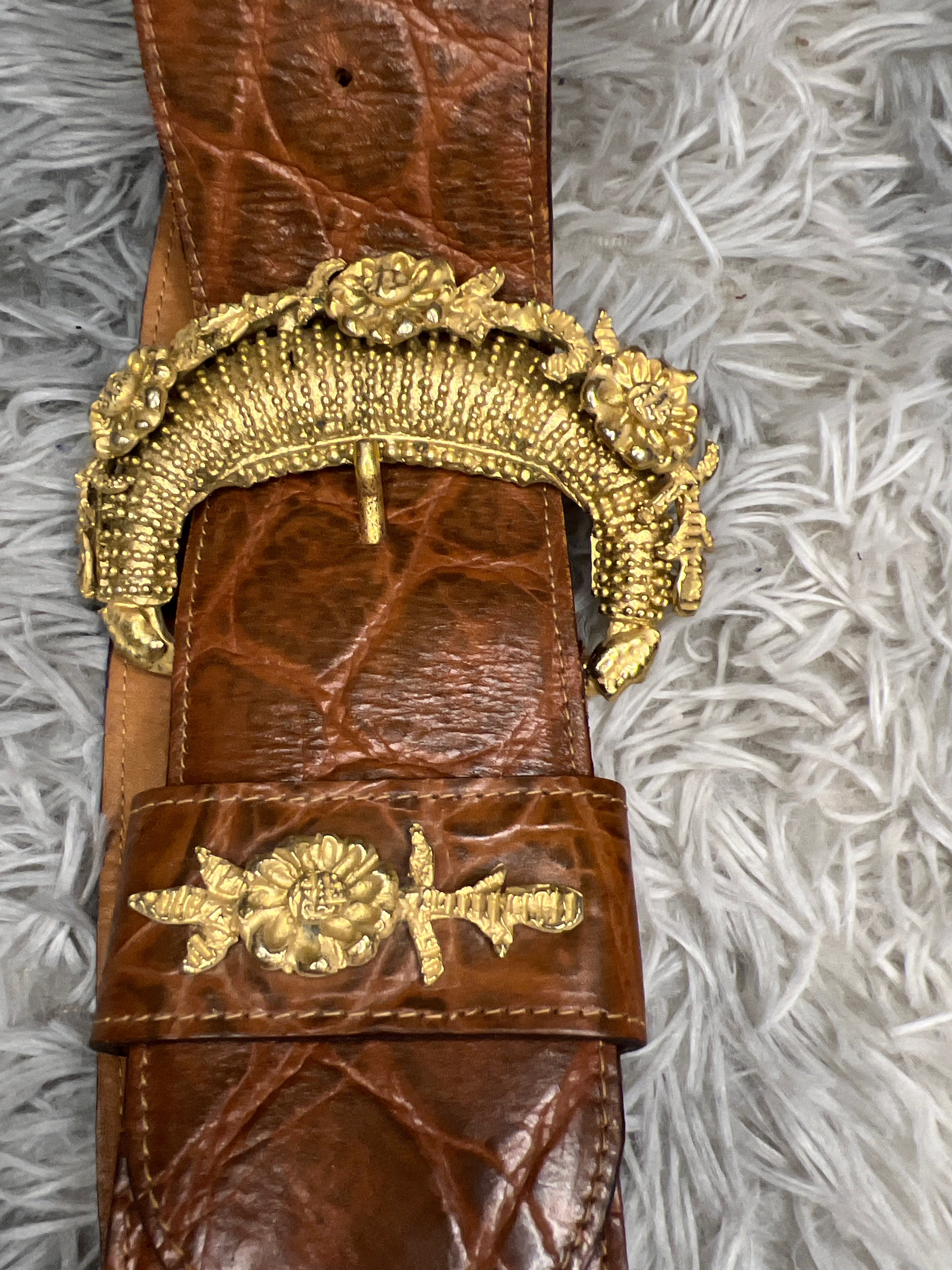 Vintage brown leather belt with gold buckle Made in Italy